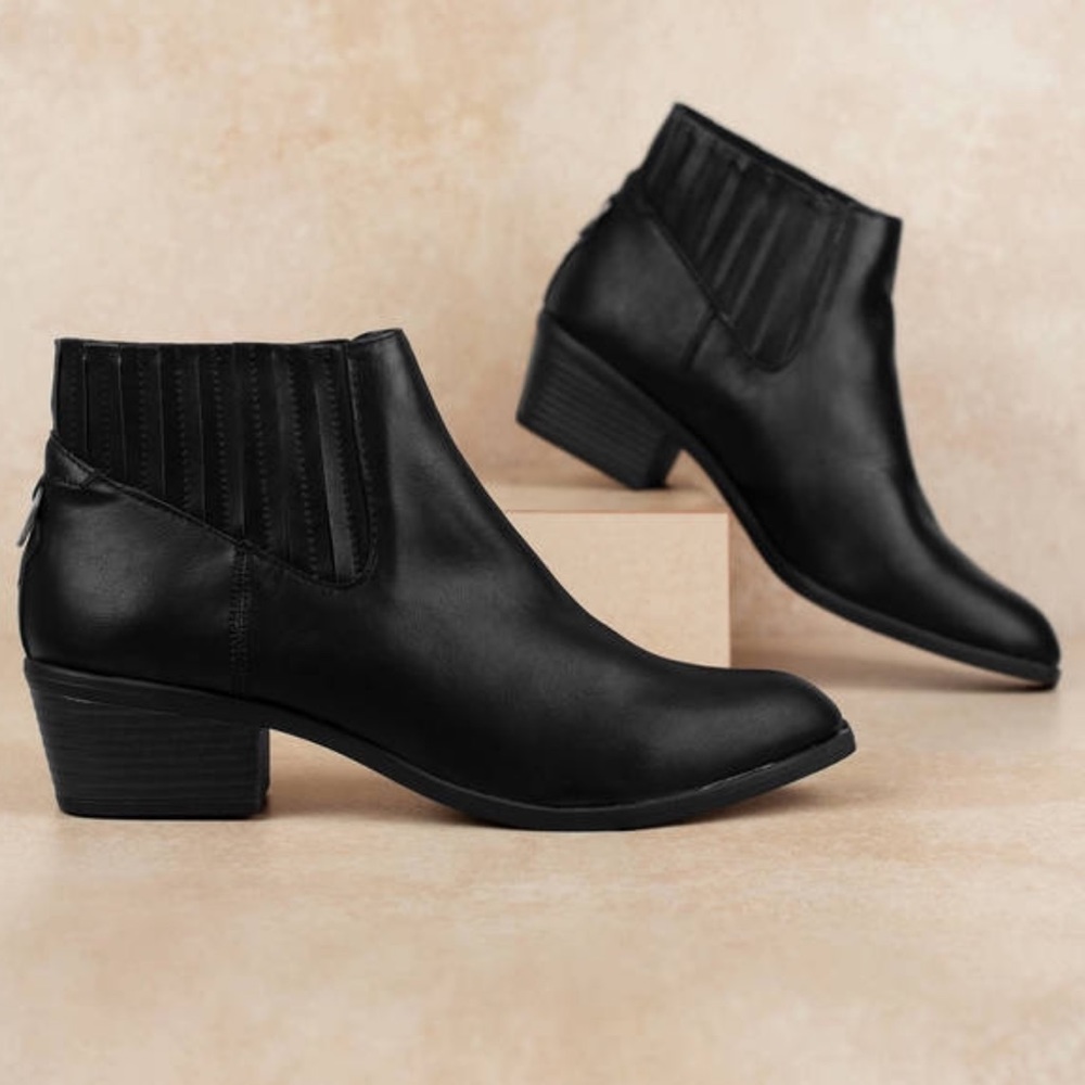 Ring Leader Black Vegan Leather Chelsea Boots - Picture 3 of 4